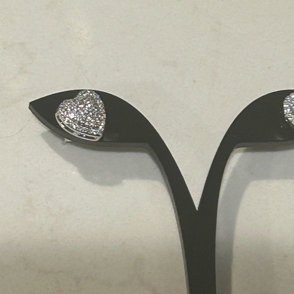 925 Silver Heart Stud Earrings NIP - Picture 4 of 7